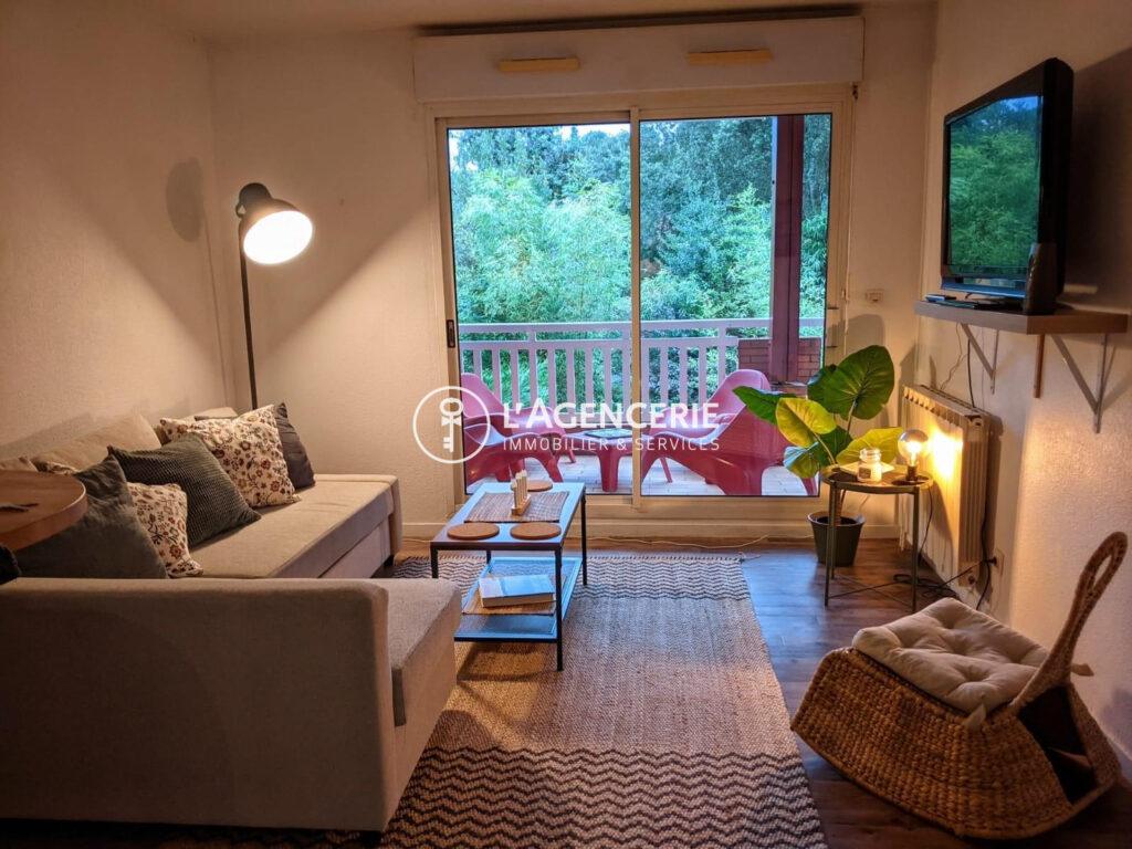 LOUÉ MEUBLÉ À L&rsquo;ANNÉE – APPARTEMENT T3 – CAPBRETON